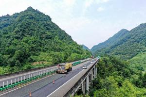 戰(zhàn)酷暑，高遠(yuǎn)養(yǎng)護(hù)工程十面捷報(bào)